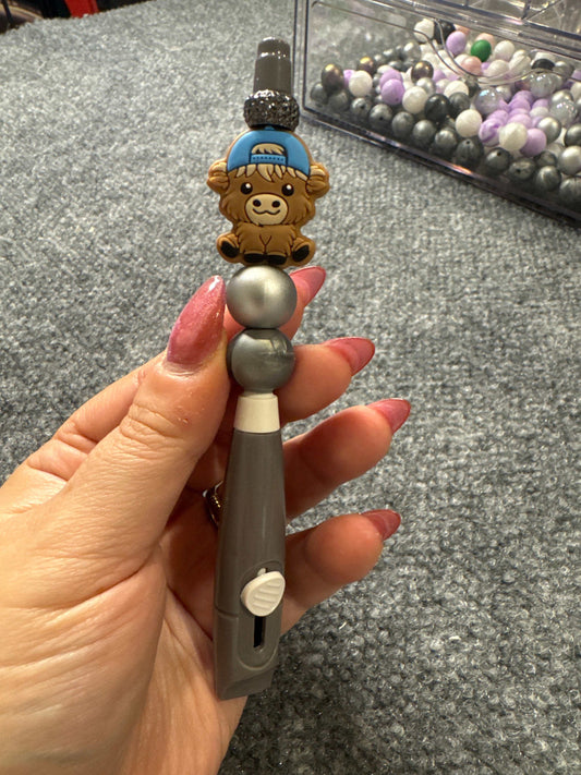 Customizable box cutter with retractable sharp blade and push-button safety mechanism