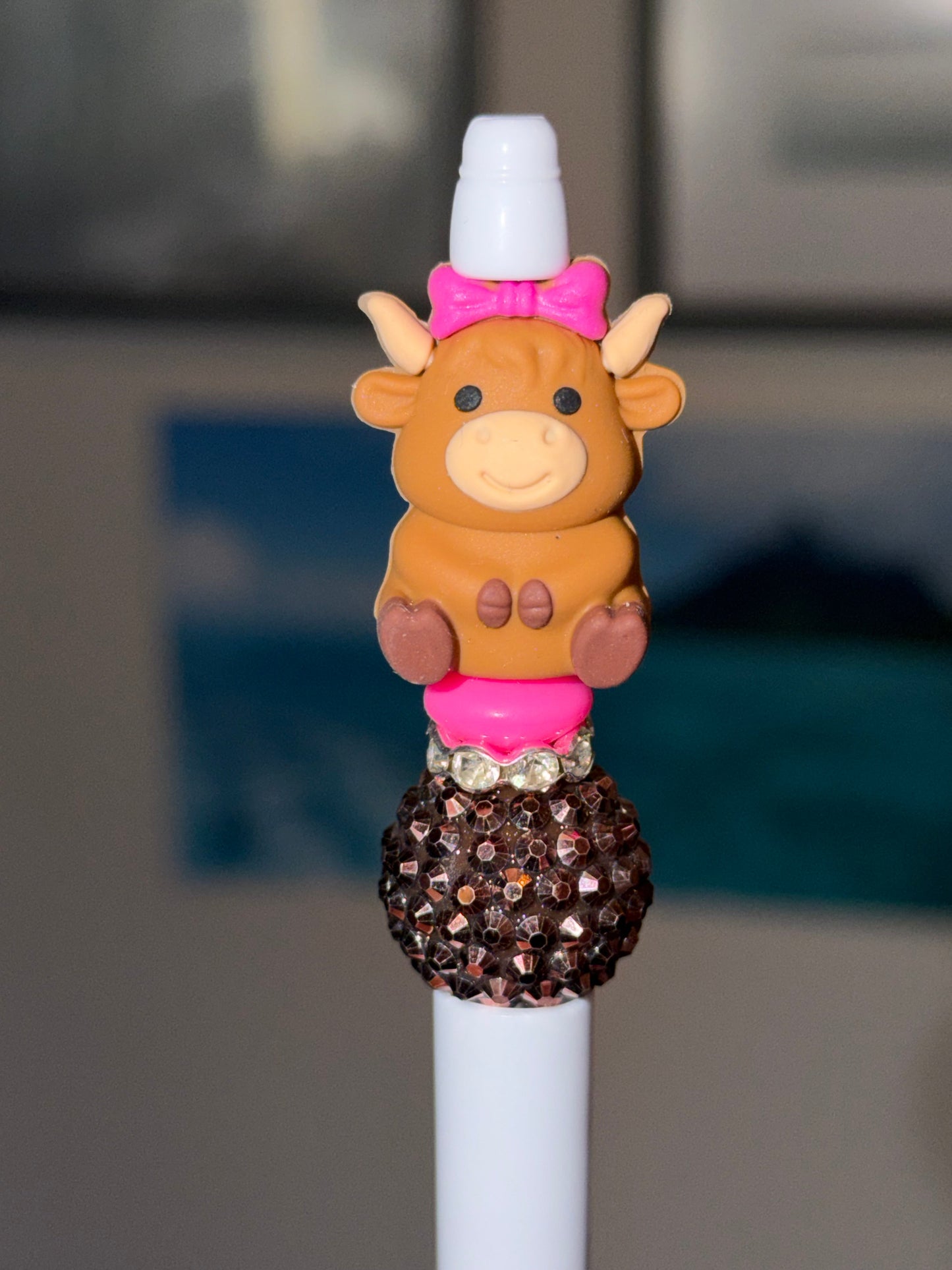 Kawaii Highland Cow Beaded Pen with pink bow and rhinestone beads, cute handmade office accessory