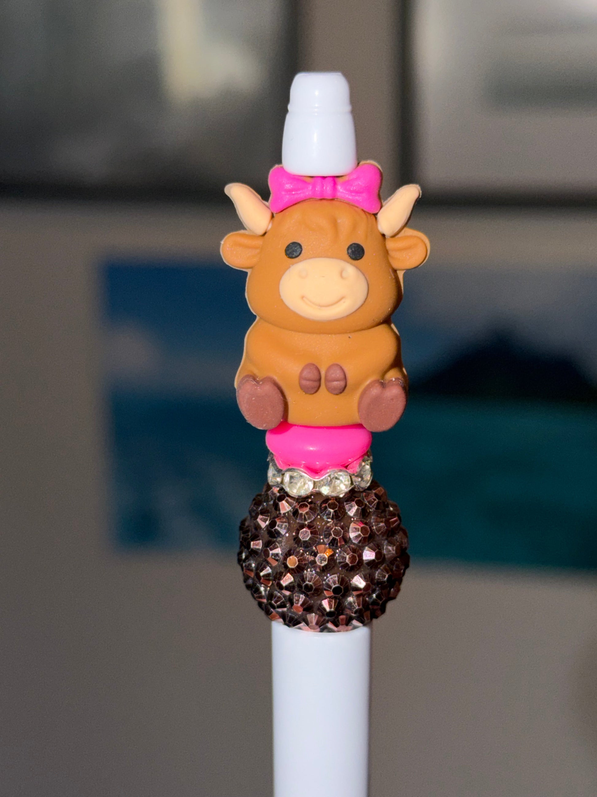 Kawaii Highland Cow Beaded Pen with pink bow and rhinestone beads, cute handmade office accessory